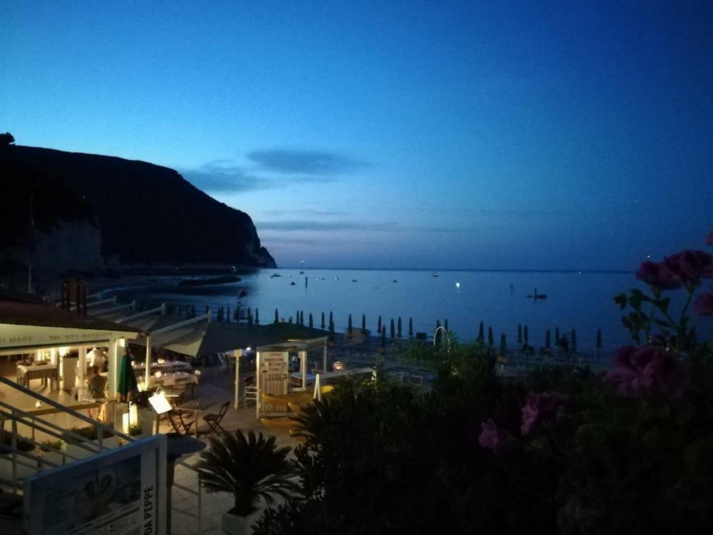 Camere Due Per Due Sirolo Esterno foto