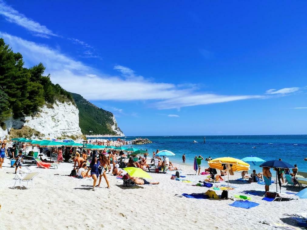 Camere Due Per Due Sirolo Esterno foto